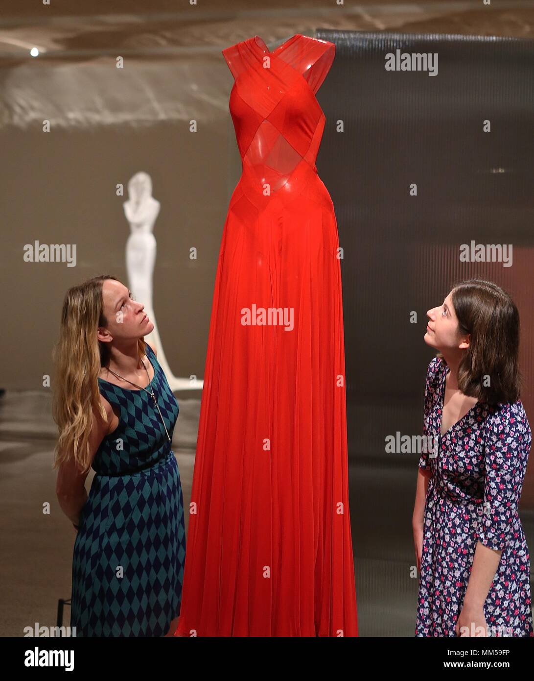 Azzedine Alaia Der Couturier, das Design Museum, London, England Stockfoto