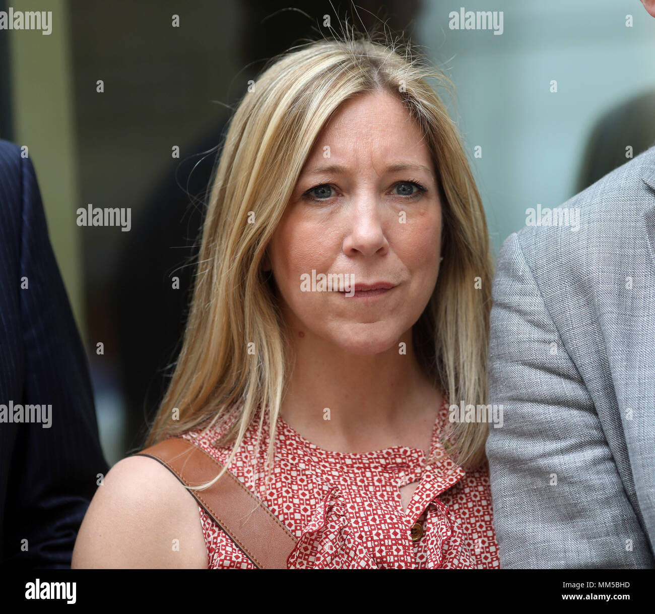 Bild zeigt: High Court London Joanna Gosling BBC Moderatoren Tim Wilcox, Joanna Gosling und David Eades an das Gericht heute pic von Gavin Rodgers/Pi Stockfoto