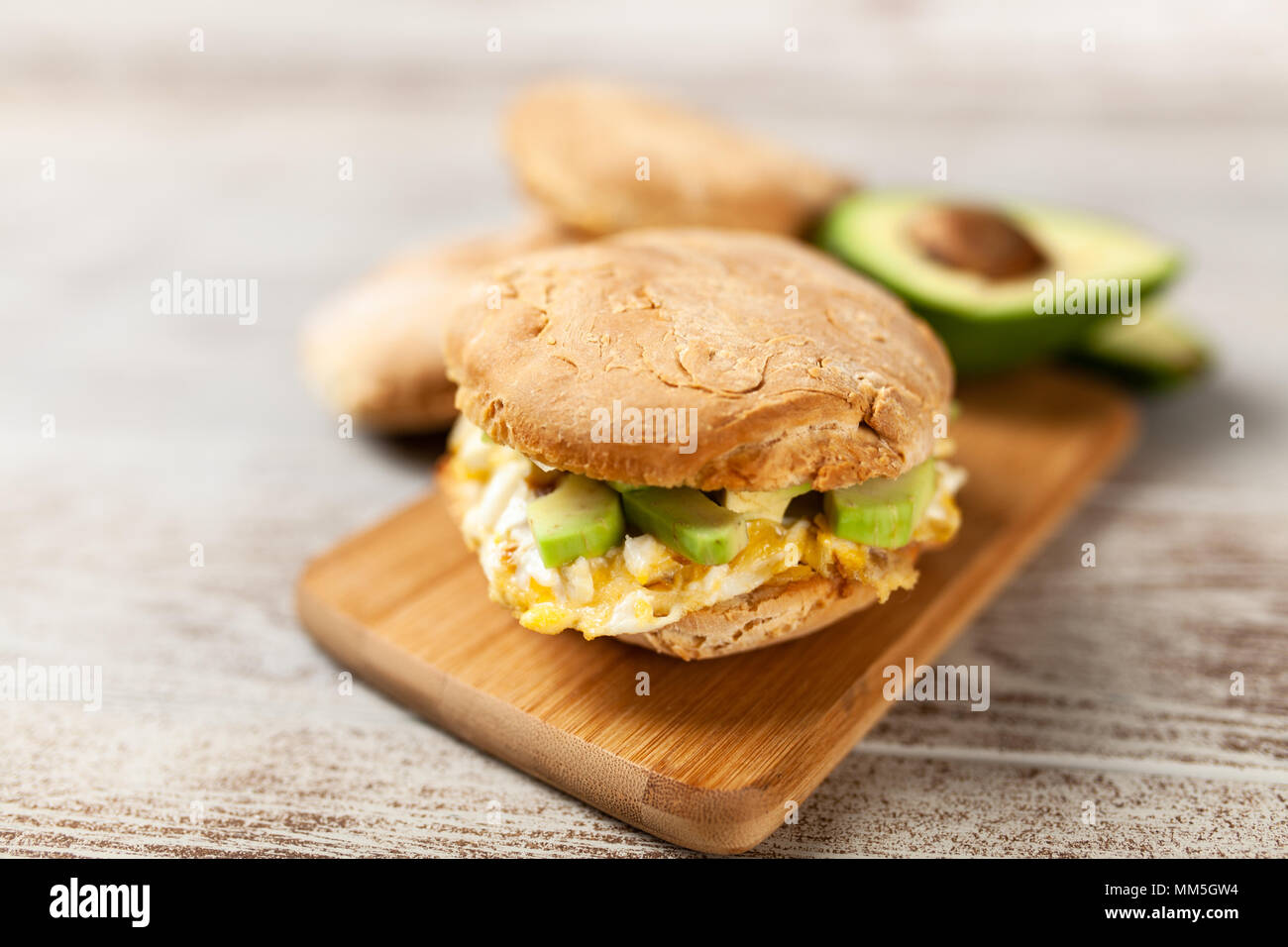 Avocado und Ei-sandwich Stockfoto