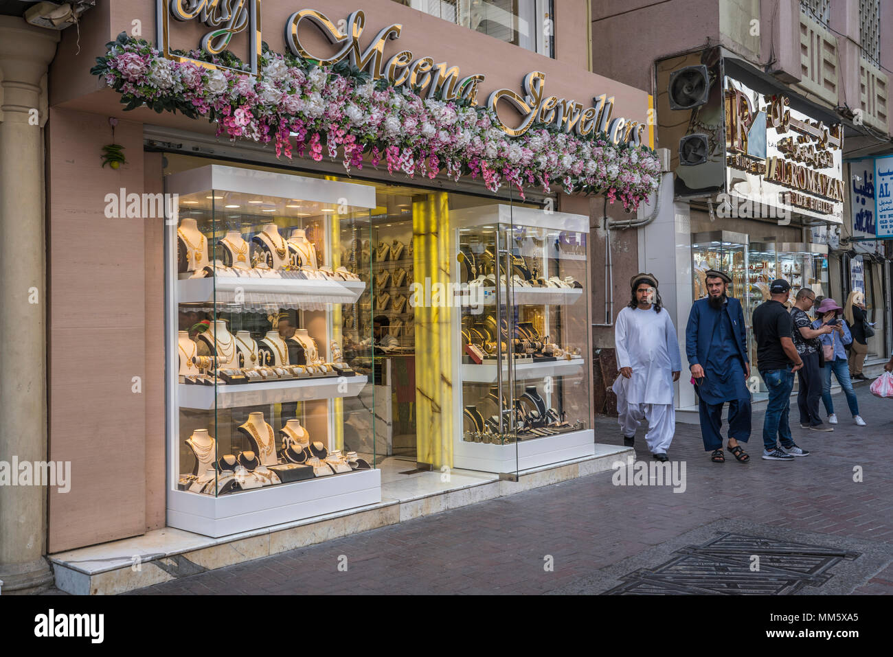 Gold Schmuck zum Verkauf in der Gold Märkte der Altstadt Souk von Dubai, Vereinigte Arabische Emirate, Naher Osten. Stockfoto