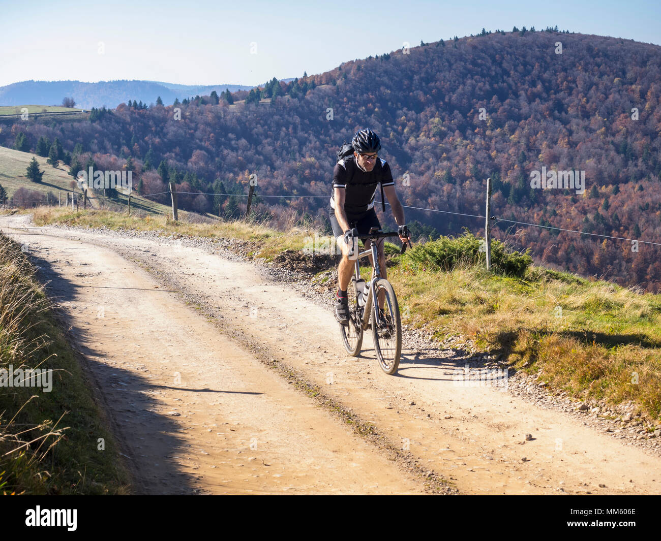 Cyclocross Reiter auf Radtour in der Nähe von Grand Ballon, Vogesen, Frankreich Stockfoto