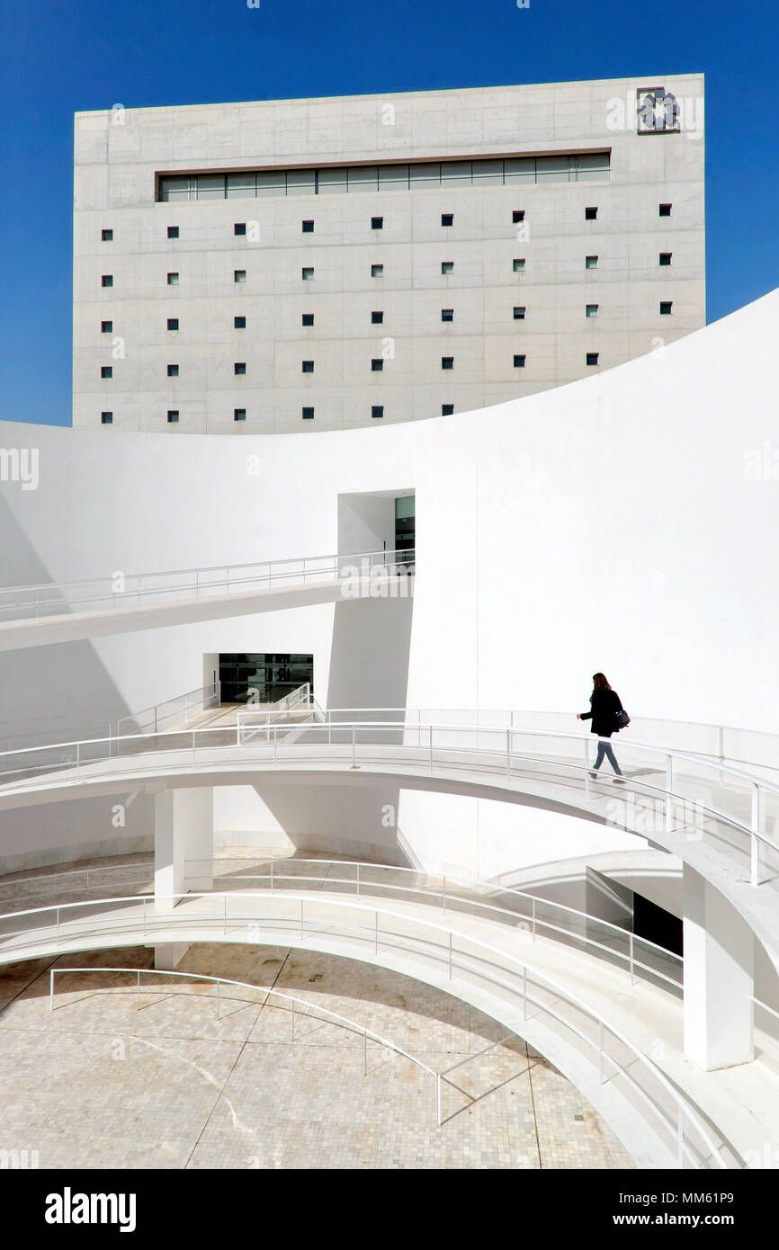 Museo de la Memoria de Andalucía/Museum der Andalusischen Speicher & Caja Granada Bank mit El Restaurante Arriaga in der obersten Etage, Granada, Spanien Stockfoto