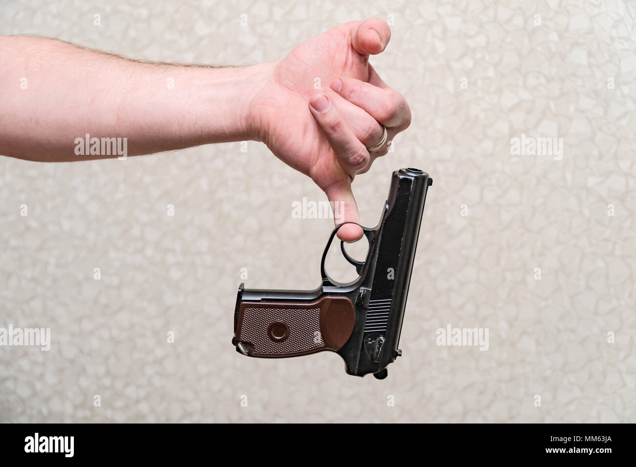 Hang gun -Fotos und -Bildmaterial in hoher Auflösung – Alamy