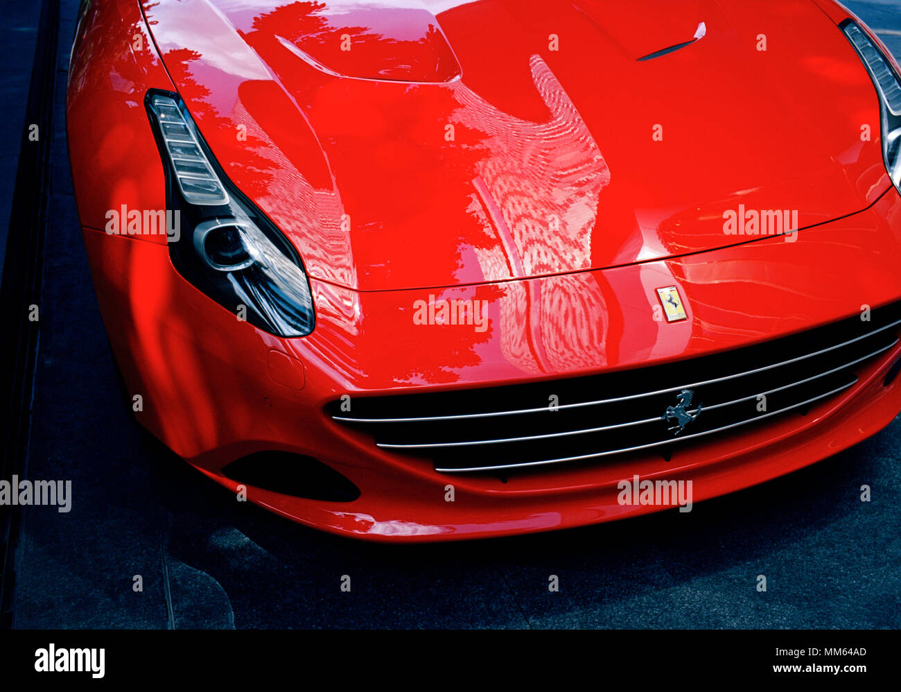 Verkehr - Klassische Super Auto - Ferrari in Sukhumvit in Bangkok, Thailand in Südostasien im Fernen Osten. Autos Reichtum Reichen Geld reichen Lebensstil Stockfoto