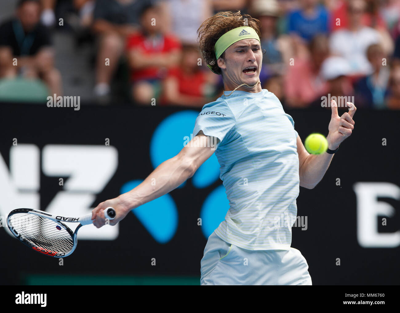 Deutsche Tennisspieler Alexander Zverev spielen Vorhand SchuB in Australian Open Tennis Turnier 2018 Melbourne Park Melbourne Victoria Australien Stockfotografie Alamy