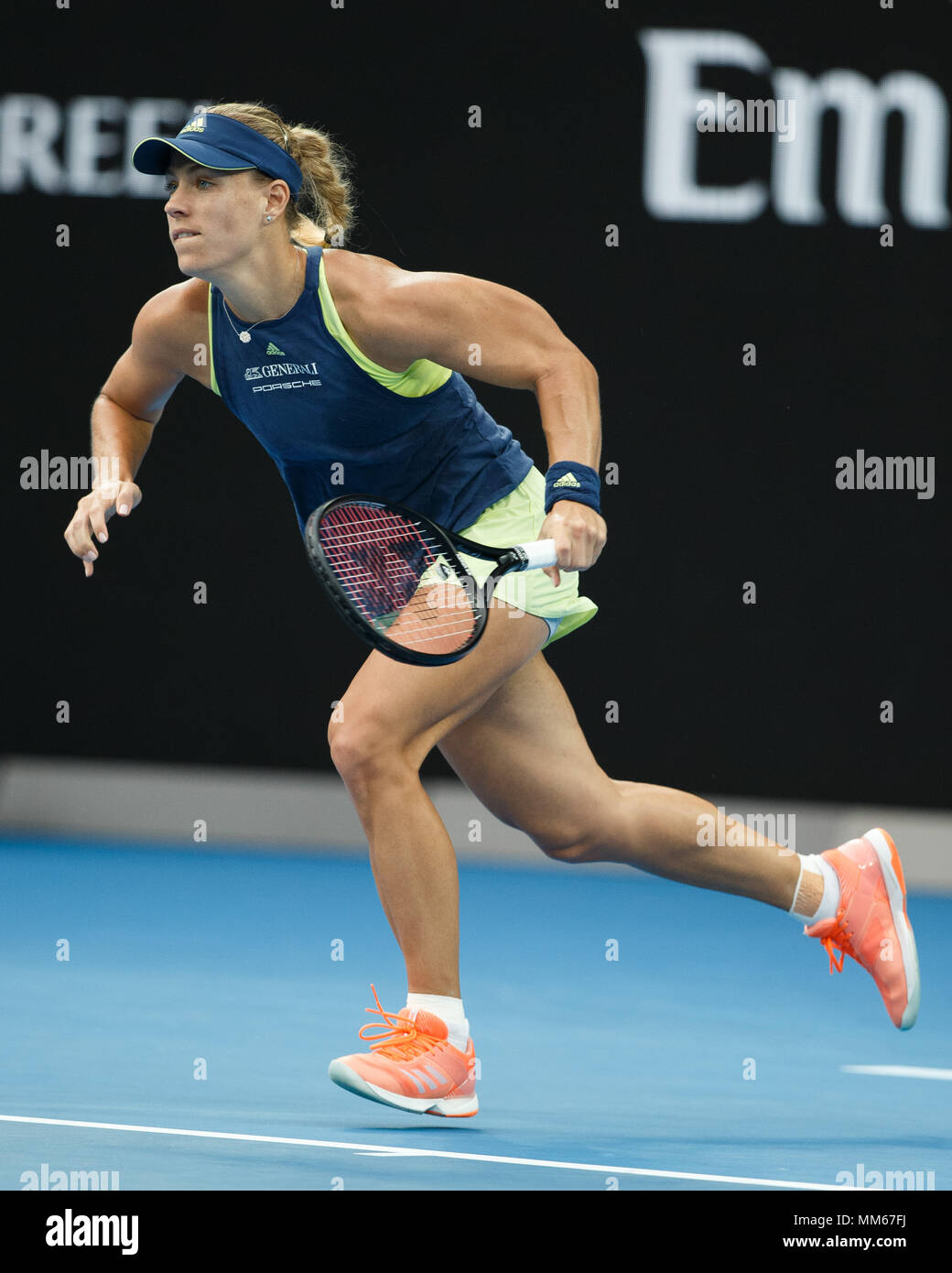 Deutsche Tennisspieler Angelique Kerber vorwärts laufen bei den Australian  Open Tennis Turnier 2018, Melbourne Park, Melbourne, Victoria, Australien  Stockfotografie - Alamy