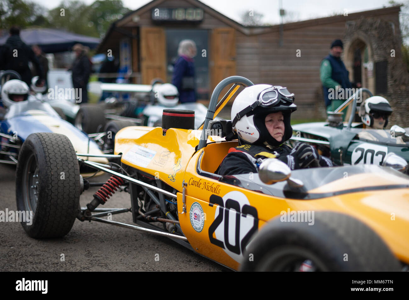 Prescott Hill, Gotherington, Cheltenham, Gloucestershire, Vereinigtes Königreich. 29. April 2018. Im Bild: Konkurrenten im Fahrerlager warten Sie, Ihre einzelnen zu beginnen. Stockfoto