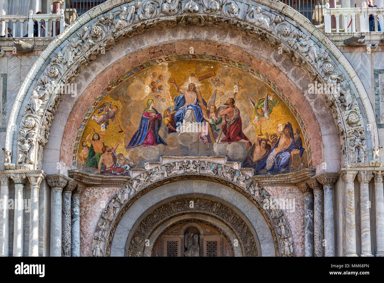 Der auferstandene Christus Mosaik über dem Eingang der Basilika di San Marco, Piazza San Marco, Venedig, Venetien, Italien Stockfoto