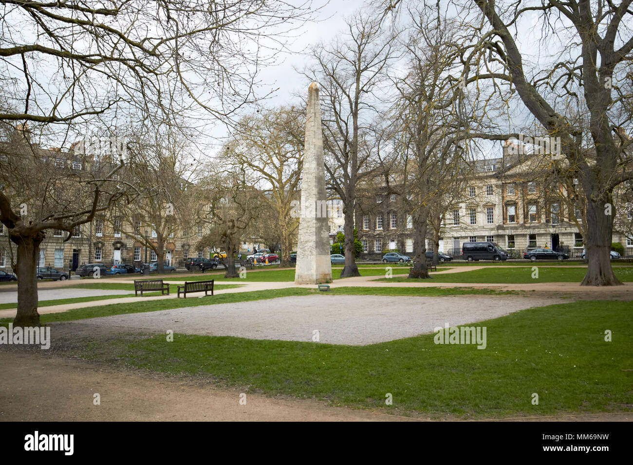 Queen Square Garden und Obelisk Badewanne errichtet von Beau Nash zu Ehren von Friedrich Prinz von Wales England Großbritannien Stockfoto