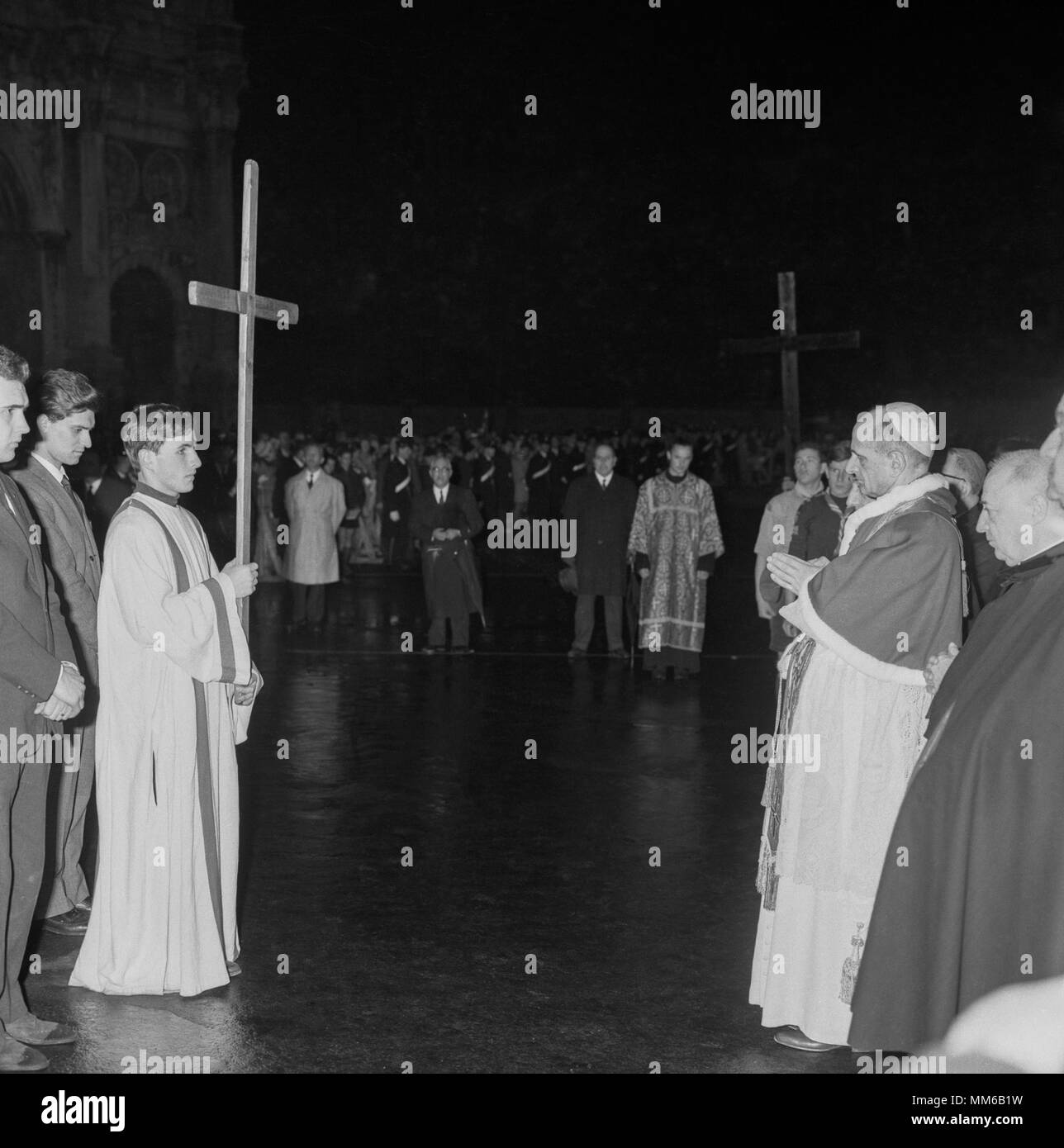 Papst Paul VI., der erste Kreuzweg im Kolosseum. 27. März 1964 Stockfoto