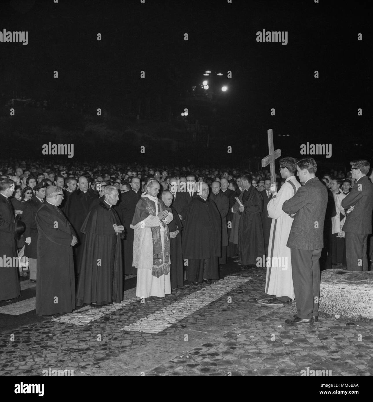 Papst Paul VI., der erste Kreuzweg im Kolosseum. 27. März 1964 Stockfoto