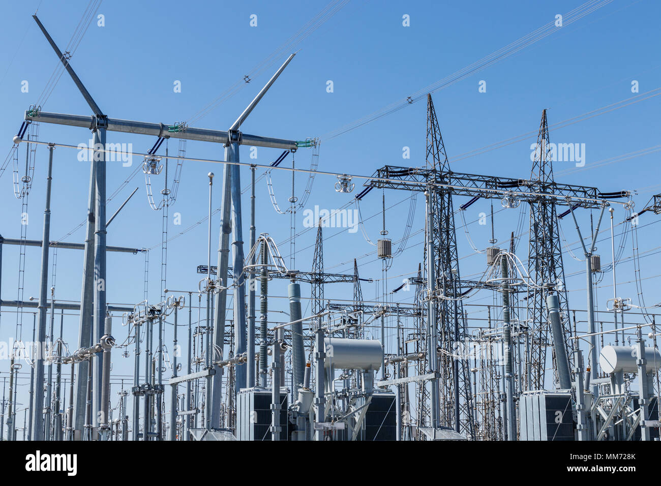 Gefährlich hohe Spannung der elektrischen Unterstation XII. Stockfoto