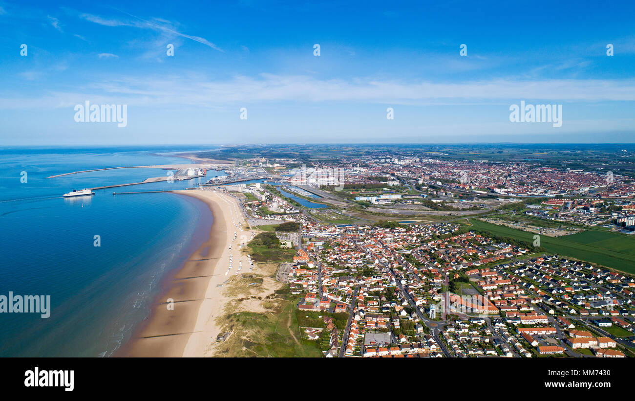 Luftaufnahme von Calais Stadtzentrum und Hafen, Frankreich Stockfoto