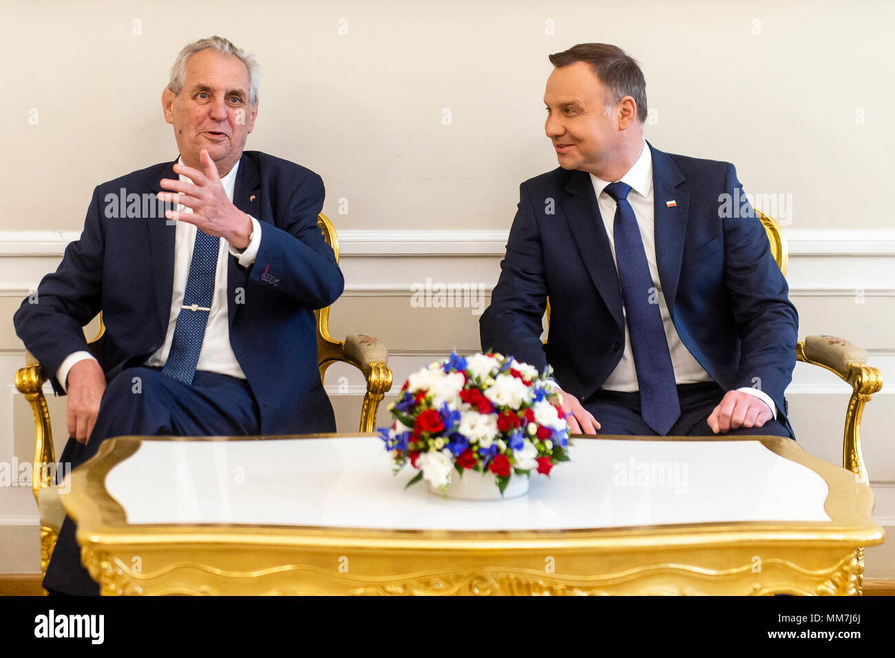 Warschau, Polen. 10. Mai, 2018. Der tschechische Präsident Milos Zeman (Links) zu Besuch in Polen, und trifft sich mit der polnische Präsident Andrzej Duda (rechts) in Warschau, Polen, 10. Mai 2018. Quelle: David Tanecek/CTK Photo/Alamy leben Nachrichten Stockfoto