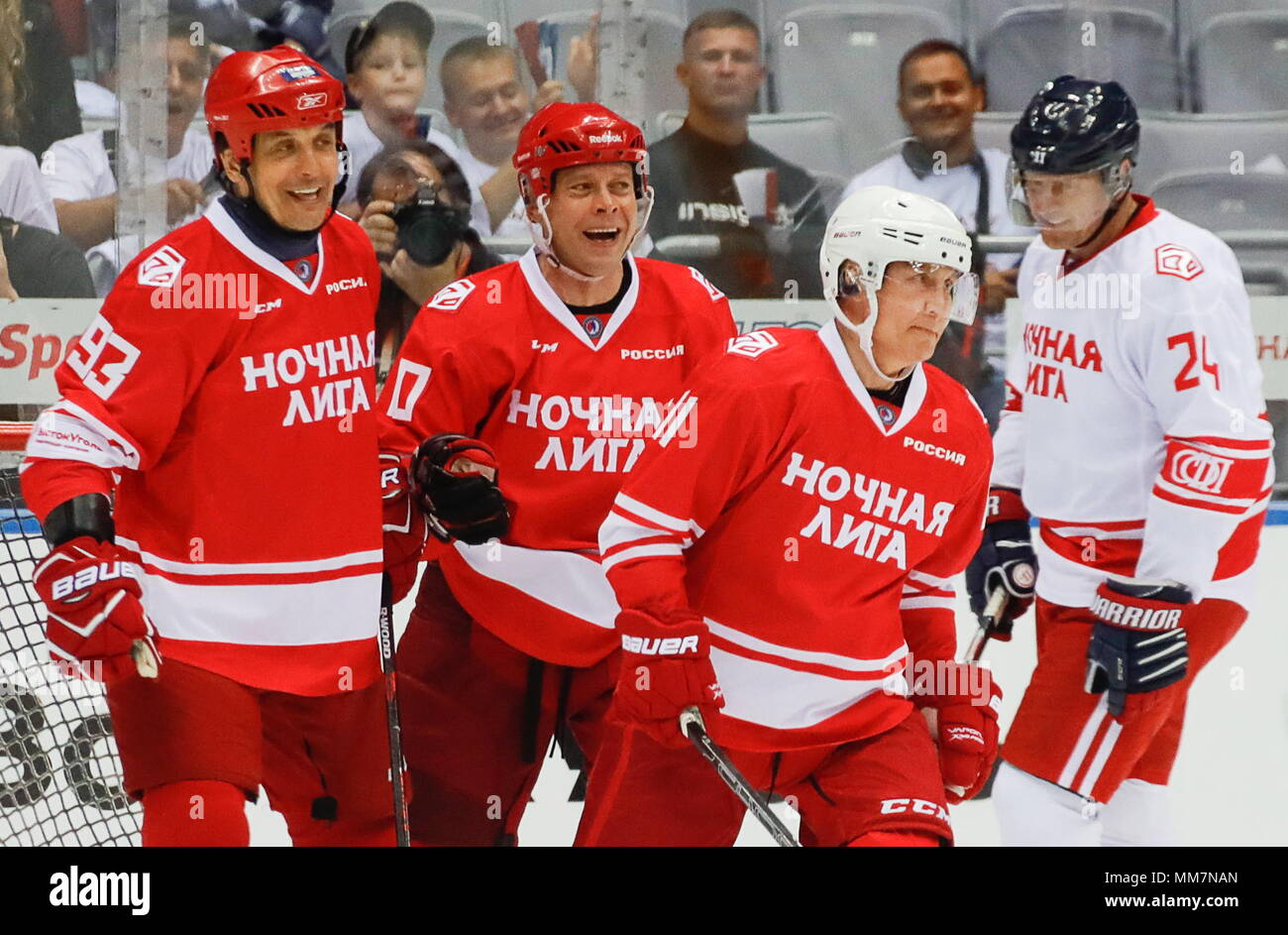 Sochi Russland 10 Mai 2018 Sochi Russland 10 Mai 2018 Rentner Ice Hockey Player Valeri Kamensky Welt Legenden Hockey League Prasident Pavel Bure Und Der Russische Prasident Wladimir Putin L R Vor