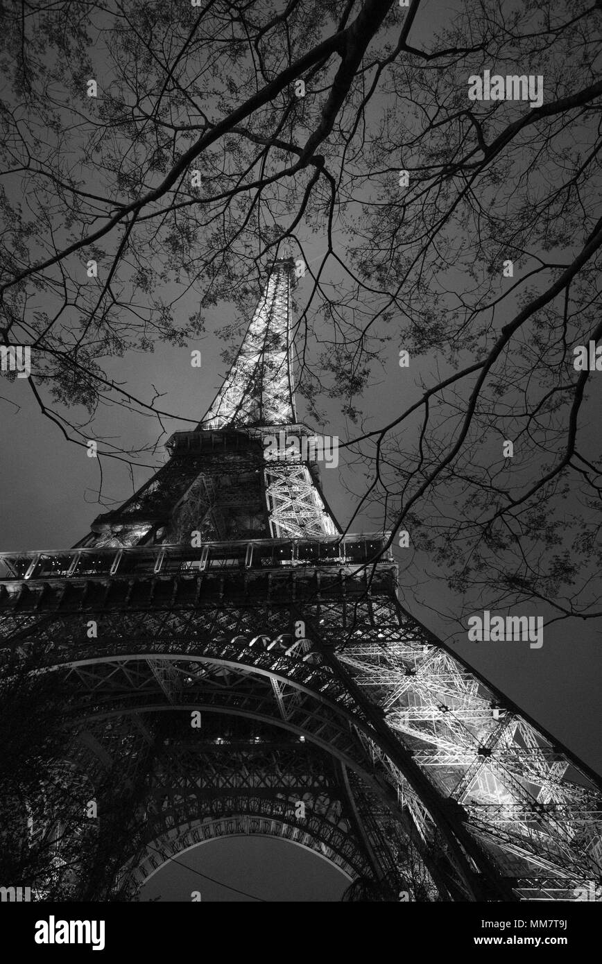 Der Eiffelturm bei Nacht, Paris, Frankreich Stockfoto