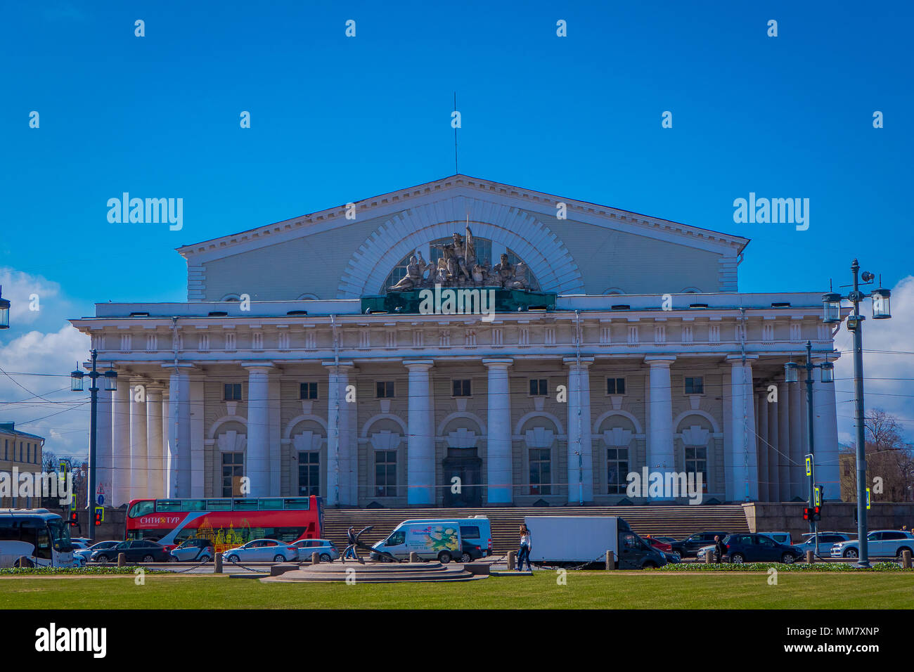 ST. PETERSBURG, Russland, 01. MAI 2018: Exchange Gebäude auf der Landzunge der Insel Vasilyevsky an einem sonnigen Tag in Sankt-Petersburg Stockfoto