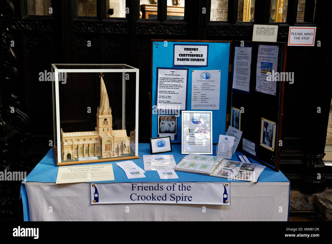 Ein Streichholz Modell des berühmten schiefen Turm von Chesterfield Stockfoto