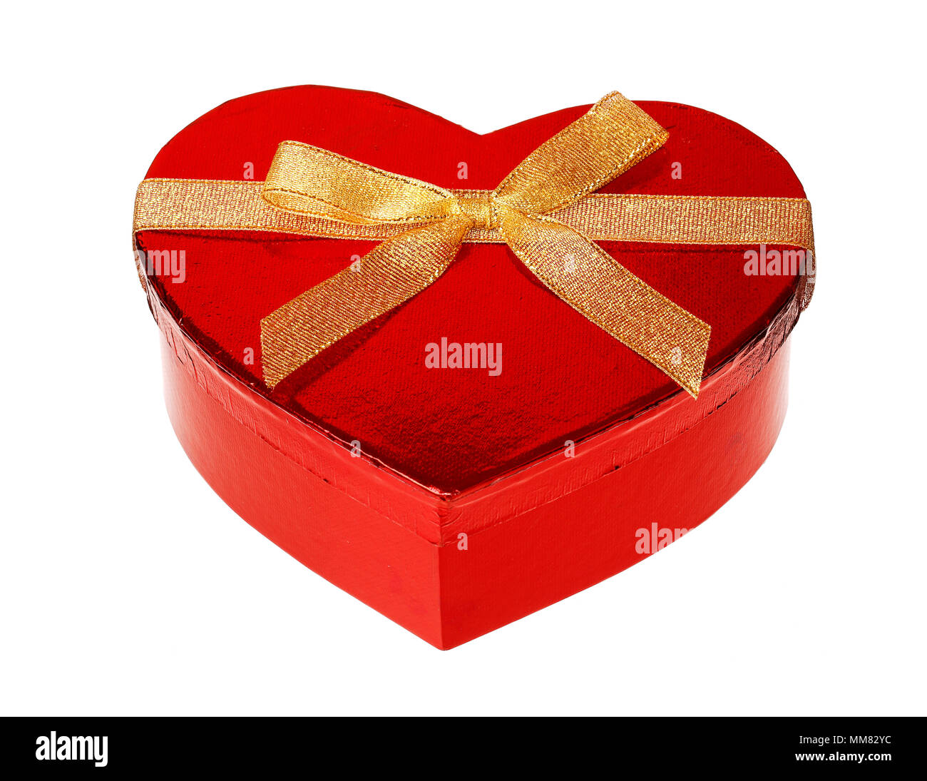 Ein Herz geformt unopend rot glänzend Geschenkbox mit Goldband, auf weißem Hintergrund. Stockfoto