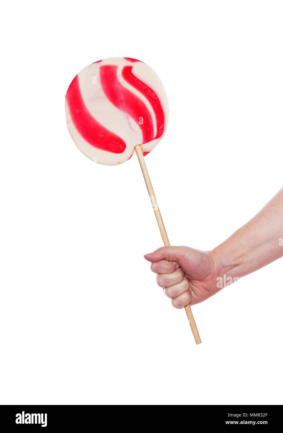 Hand mit einem großen Zuckerstange lollipop auf weißem Hintergrund. Stockfoto