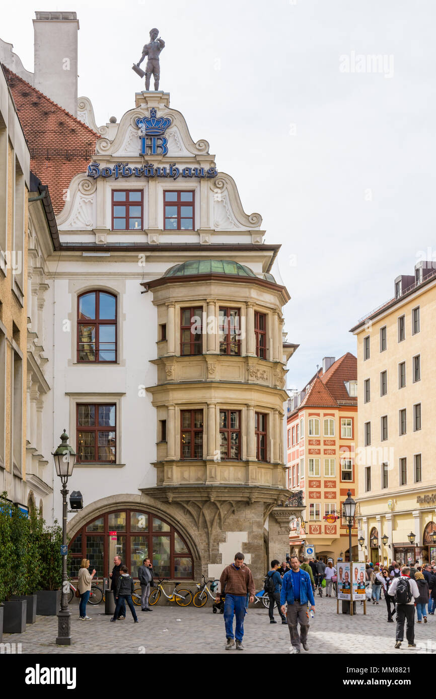 München, Deutschland - 4. April: Das Hofbräuhaus, einem berühmten bierhalle in München, Deutschland, am 4. April 2018. Stockfoto