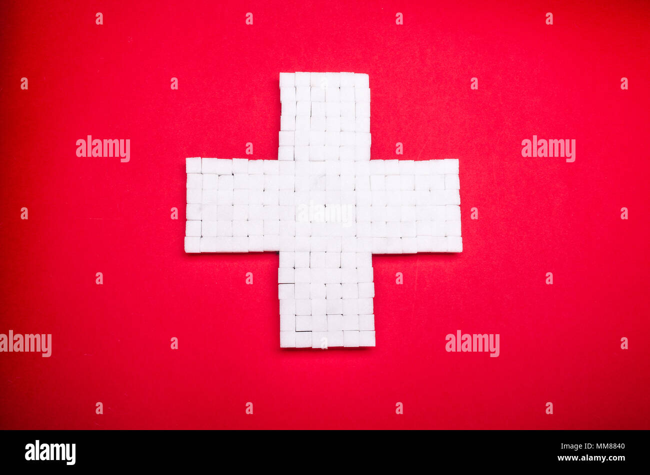 Schweizer Flagge bauen aus vielen cugar Cubes Stockfoto