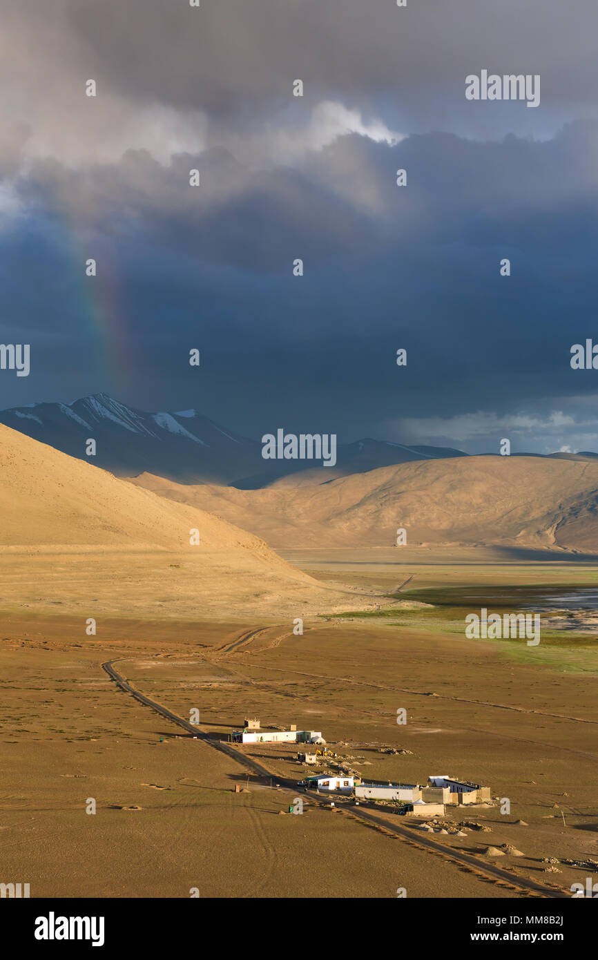 Wunderschöne Aussicht auf Thukje Dorf in der Nähe der Tso Kar See in Ladakh, Indien Stockfoto