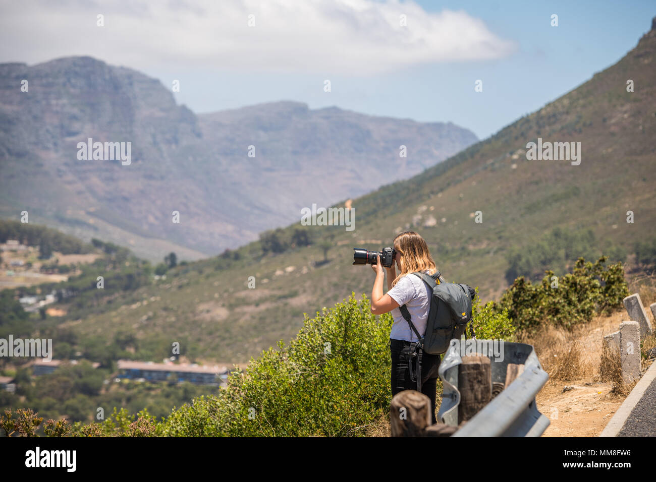 Junge Fotografin ein Foto auf den Tafelberg in Kapstadt, Südafrika Stockfoto