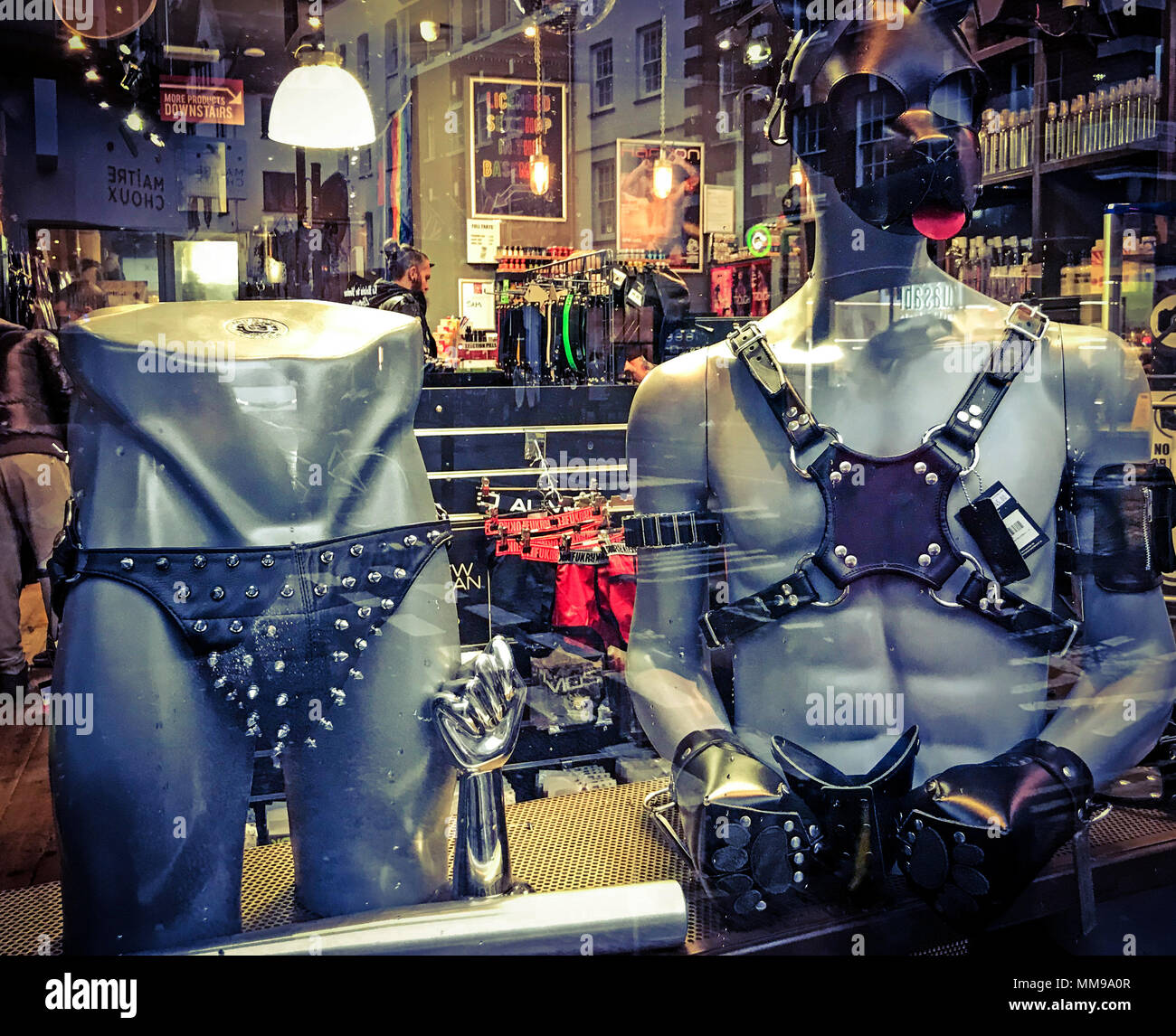 Vordere Schaufenster von Soho leder fetisch Einzelhändler, London, England, Großbritannien Stockfoto