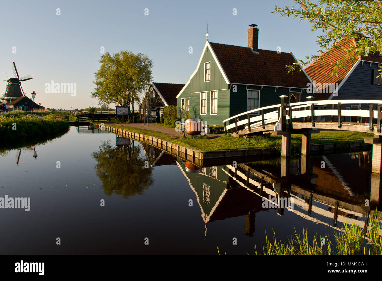 Traditionelle niederländische Haus in Zaanse Schans bei Sonnenuntergang, Die Niederlande Stockfoto