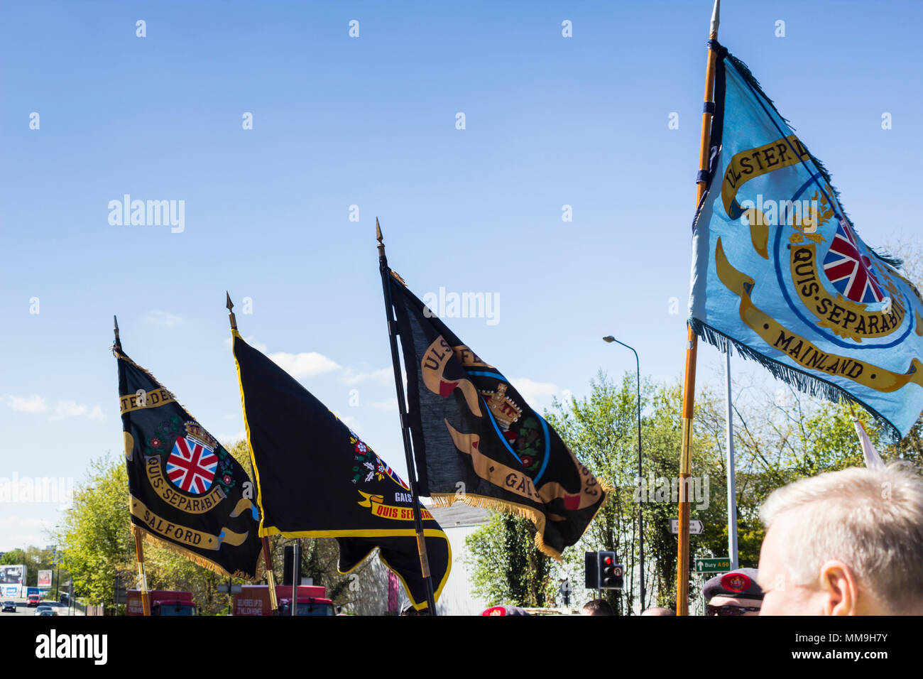 6. Mai 2018, Manchester UK. Branch Club flags der Apprentice Boys von Derry, von Demonstranten in ihren jährlichen Parade durch Manchester durchgeführt. Stockfoto