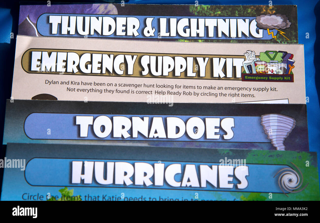 Naturkatastrophe Arbeitsblätter Rest auf Anzeige während der nationalen Vorbereitung Veranstaltung, Sept. 27, 2017, bei Moody Air Force Base, Ga Mitglieder aus den 23d Bauingenieur Geschwader mit dem Amerikanischen Roten Kreuz zusammengearbeitet, um das Bewusstsein zu schärfen und Informationen über die Vorbereitung auf Naturkatastrophen. (U.S. Air Force Foto von Airman Eugene Oliver) Stockfoto