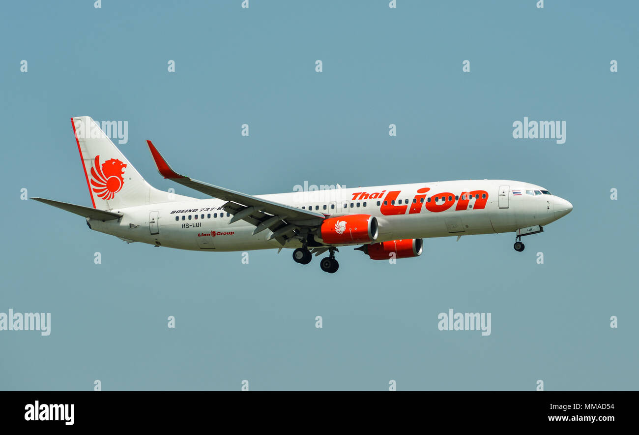 Bangkok, Thailand - 24.April 2018. Eine Boeing 737 der Thai Lion Air Landung in Bangkok Don Muang International Airport (DMK). Stockfoto