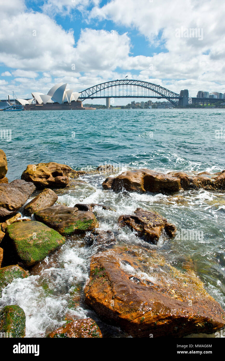 Blick über den Hafen von Sydney, die Oper und die Harbour Bridge Stockfoto
