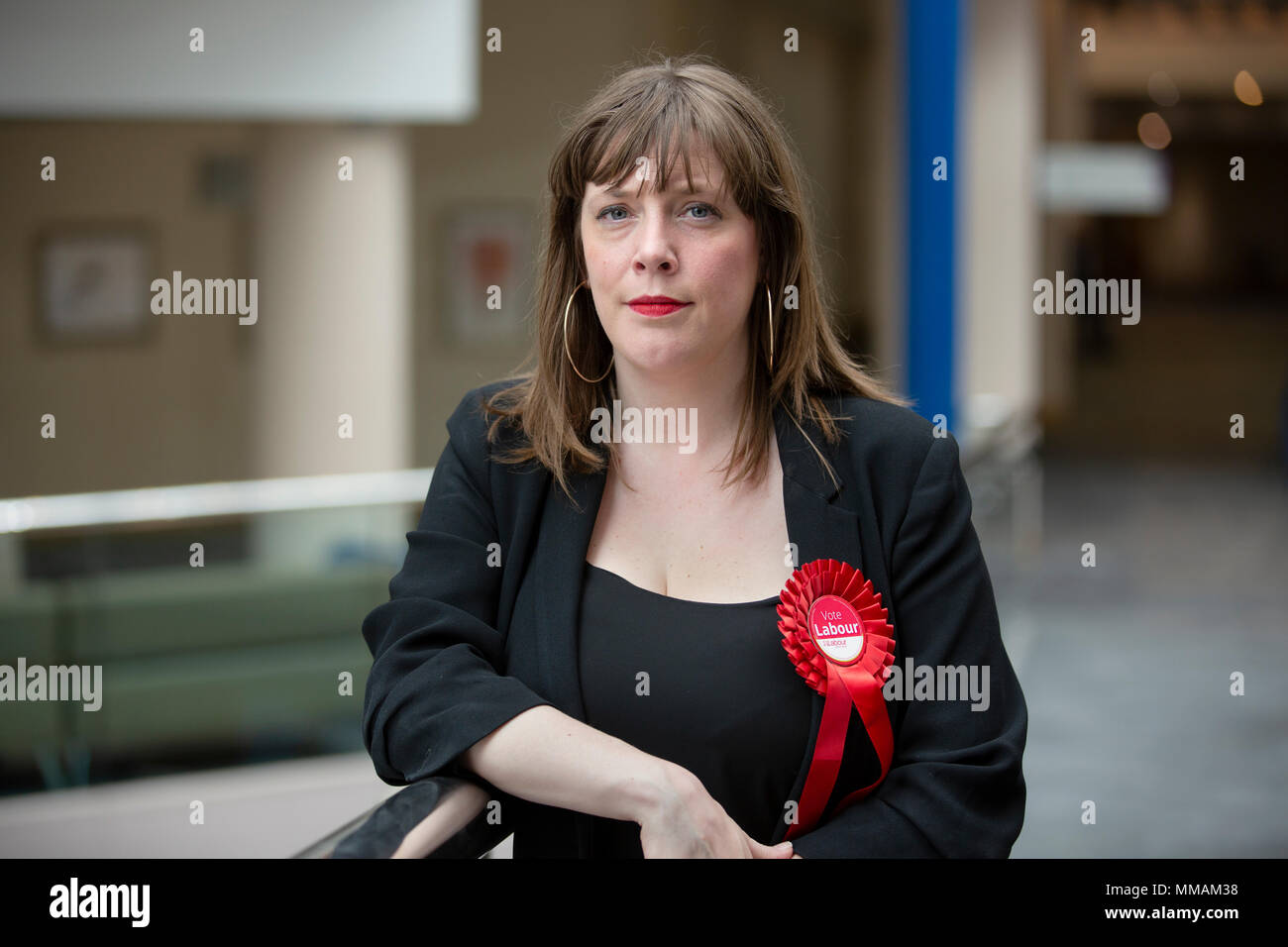 Jess Phillips, MP für Birmingham Yardley. Sie ist in der International Convention Centre in Birmingham im Mai 2018 für die lokale Wahl zählen. Stockfoto