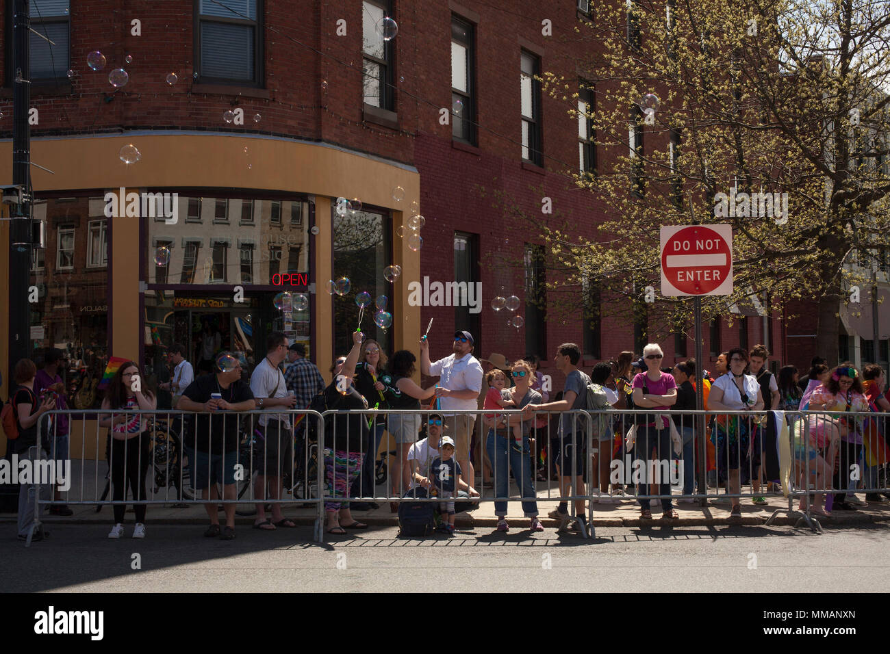 Gay Pride Feier an einem sonnigen Tag in Northampton, Massachusetts. Stockfoto