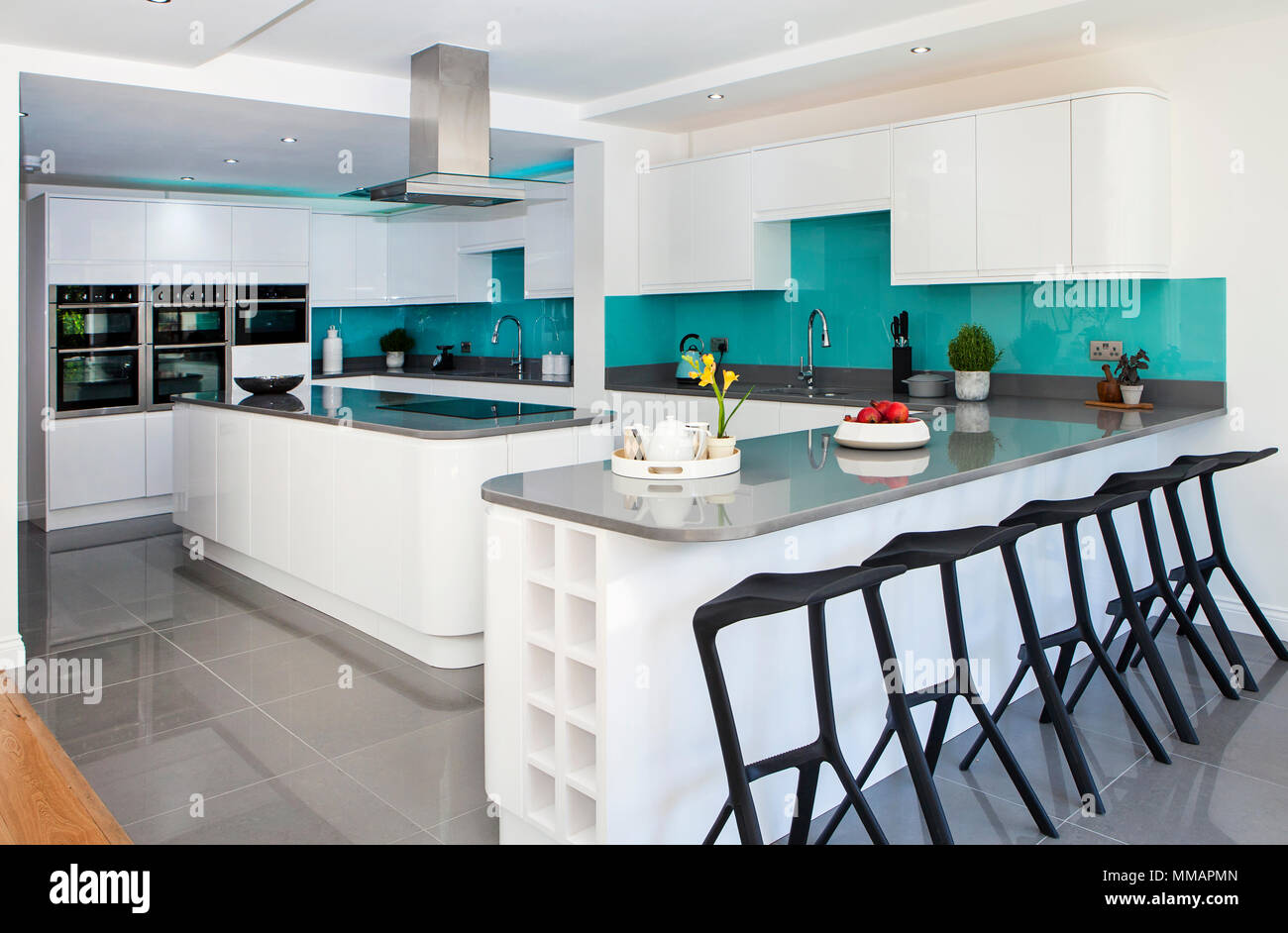 Home Interior der Weißen Moderne Küche Stockfoto