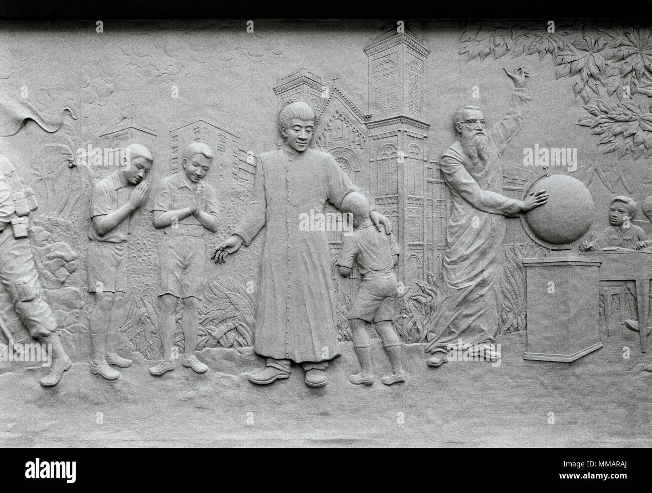 Entlastung Kunst außerhalb der Römisch-katholische Kathedrale in Bangkok, Thailand in Südostasien im Fernen Osten. Religion Religiöse christliche Reisen B&W Stockfoto