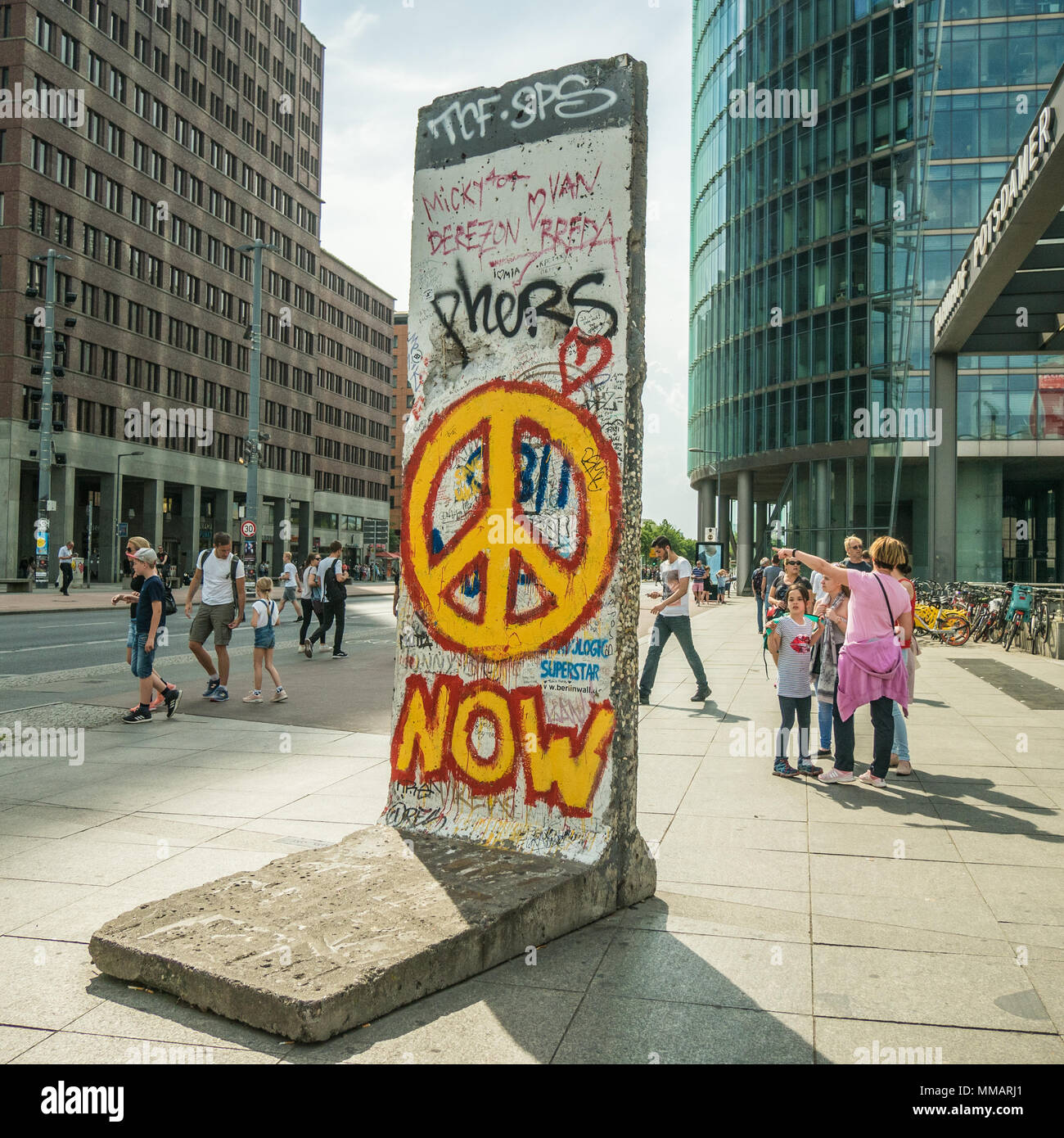 Stücke der Berliner Mauer o Anzeige am Potsdamer Platz, Berlin, Deutschland. Stockfoto