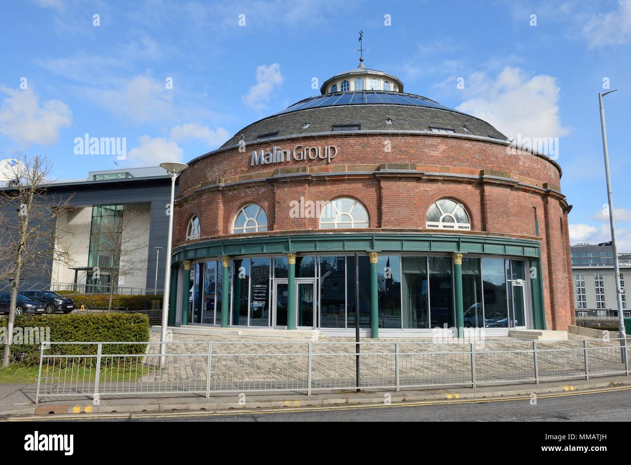 Die renovierten Rundbau (Malin Gruppe) auf der Südseite des Flusses Clyde Gehäuse der ehemaligen unterirdischen Tunnel Eingang in Glasgow, Schottland, Großbritannien Stockfoto