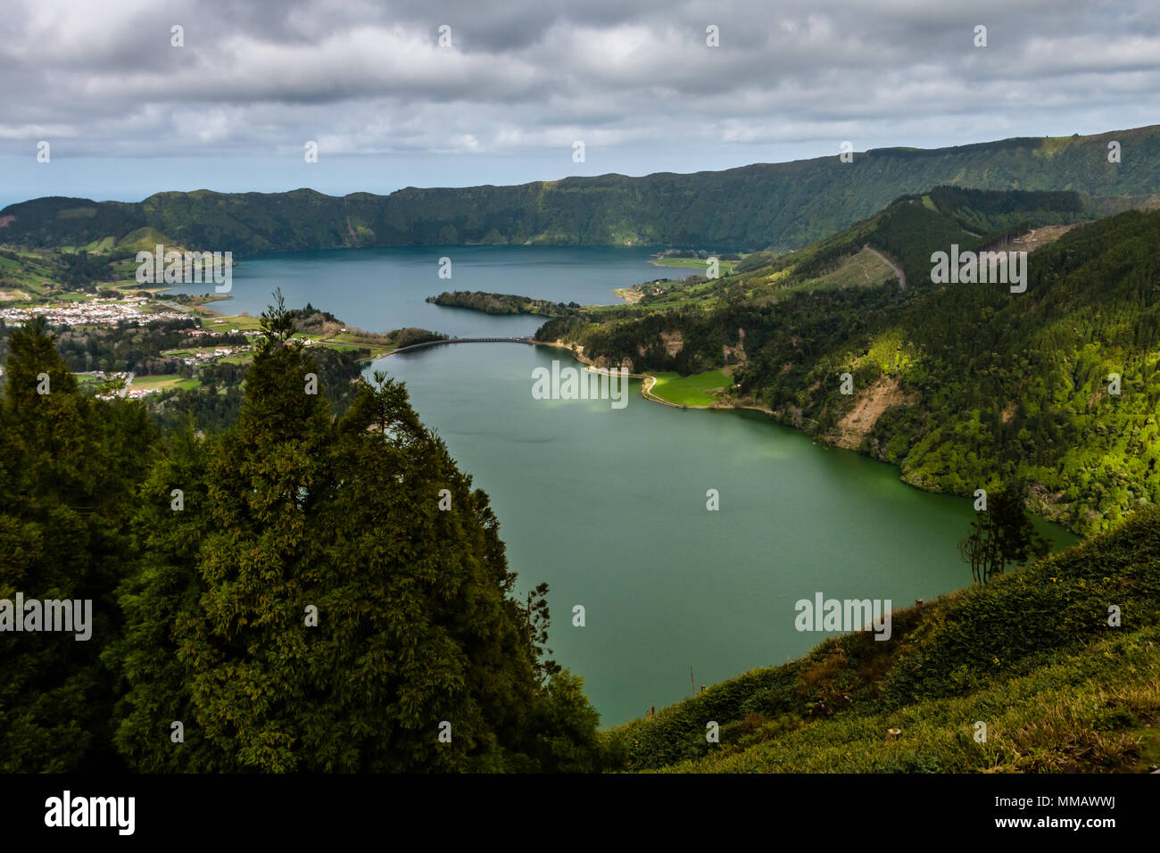 Die erstaunliche Lagune der sieben Städte (Lagoa das 7 cidades), in Sao Miguel, Azoren, Portugal. Stockfoto