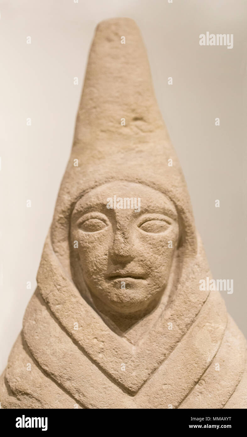 Madrid, Spanien - 24. Februar 2017: Mit Dame mit Hut, Kalkstein Skulptur, ein Meisterwerk der Iberischen kunst Archäologisches Museum von madr Stockfoto