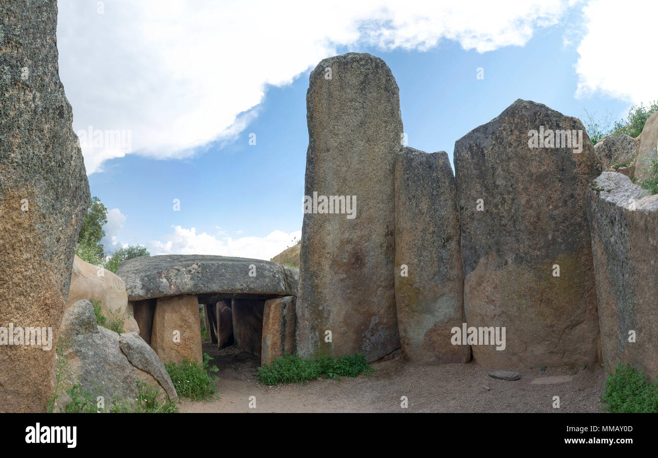 Dolmen von Lacara, Beerdigung Kammer. Alte megalithische Gebäude in der Nähe des La Nava de Santiago in Extremadura. Spanien Stockfoto