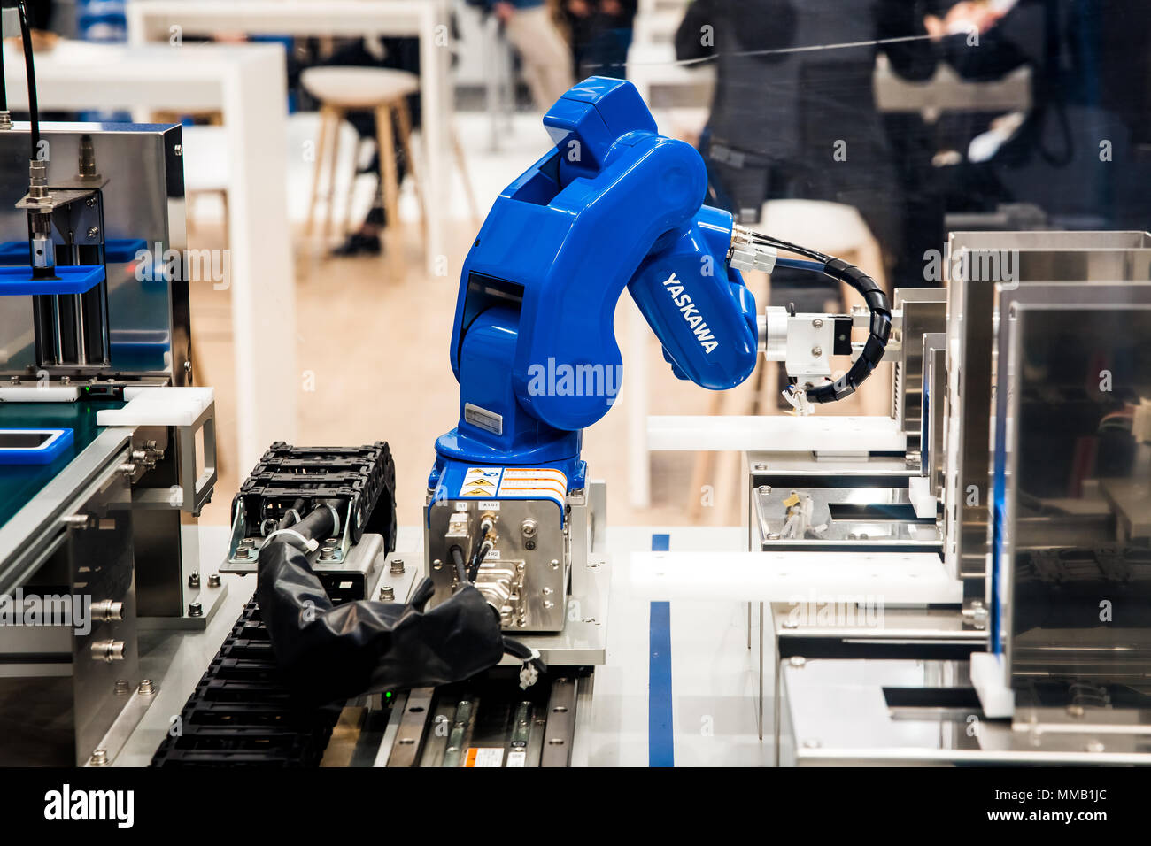 Hannover, Deutschland - April, 2018: Yaskawa moto Mini Robot Arm auf der Messe in Hannover, Deutschland Stockfoto