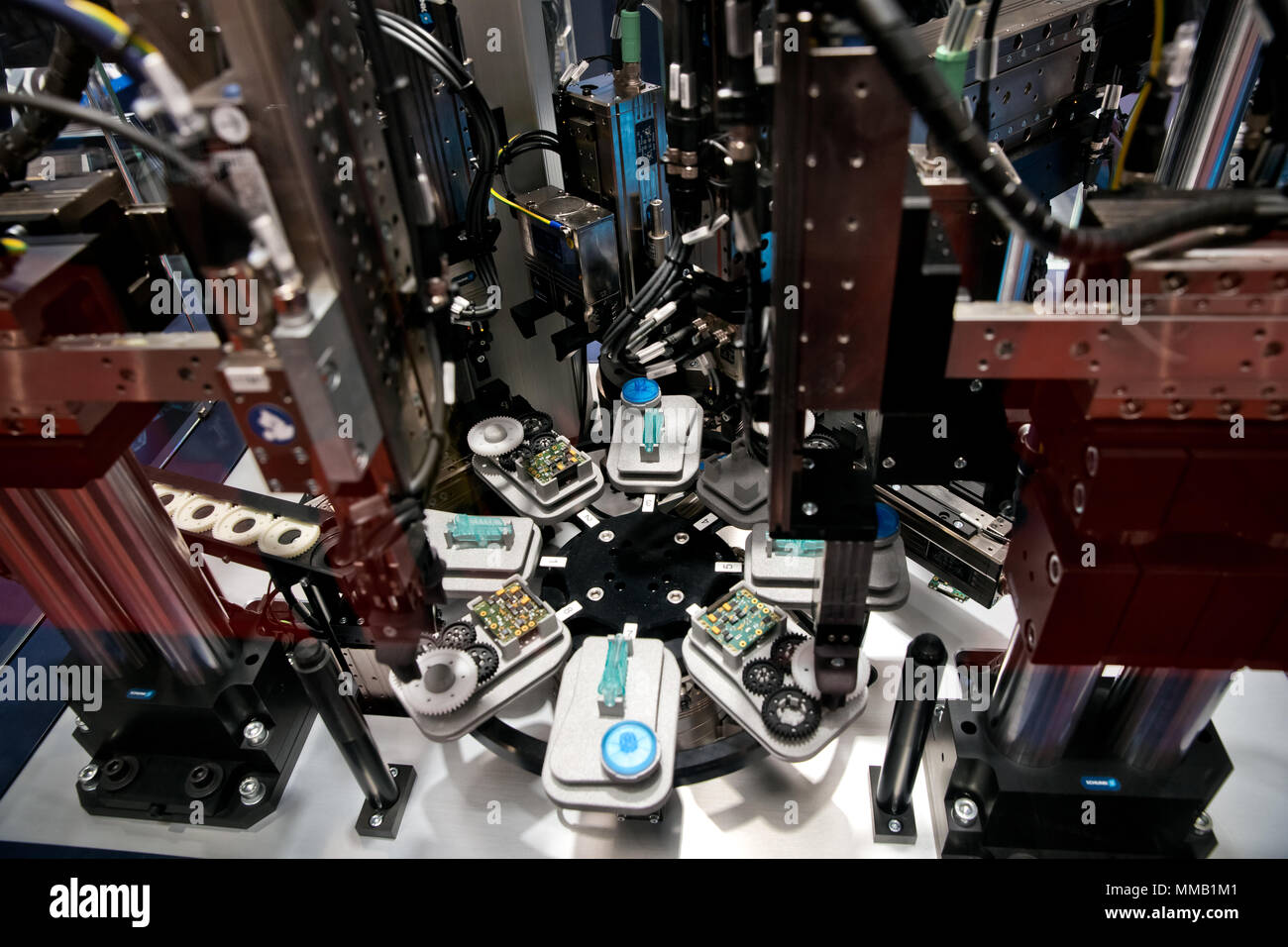 Hannover, Deutschland - April, 2018: Schunk assembly Electronics Line auf der Messe in Hannover, Deutschland Stockfoto