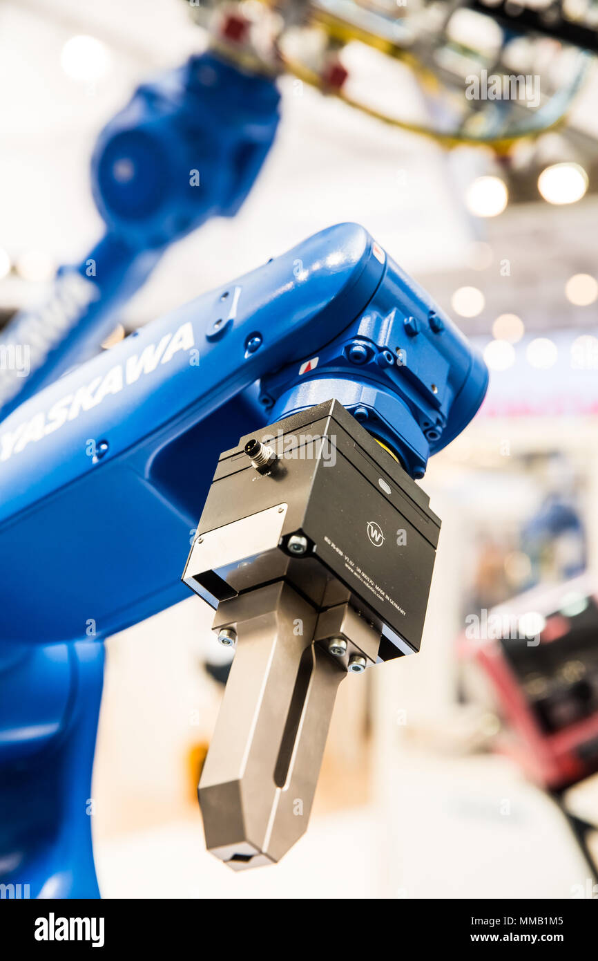 Hannover, Deutschland - April, 2018: Yaskawa Roboterarm auf der Messe in Hannover, Deutschland Stockfoto