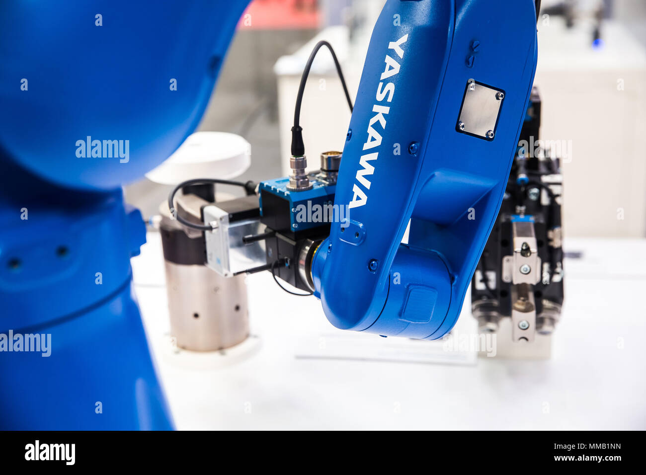 Hannover, Deutschland - April, 2018: Yaskawa Motoman Roboter Arm auf der Messe in Hannover, Deutschland Stockfoto