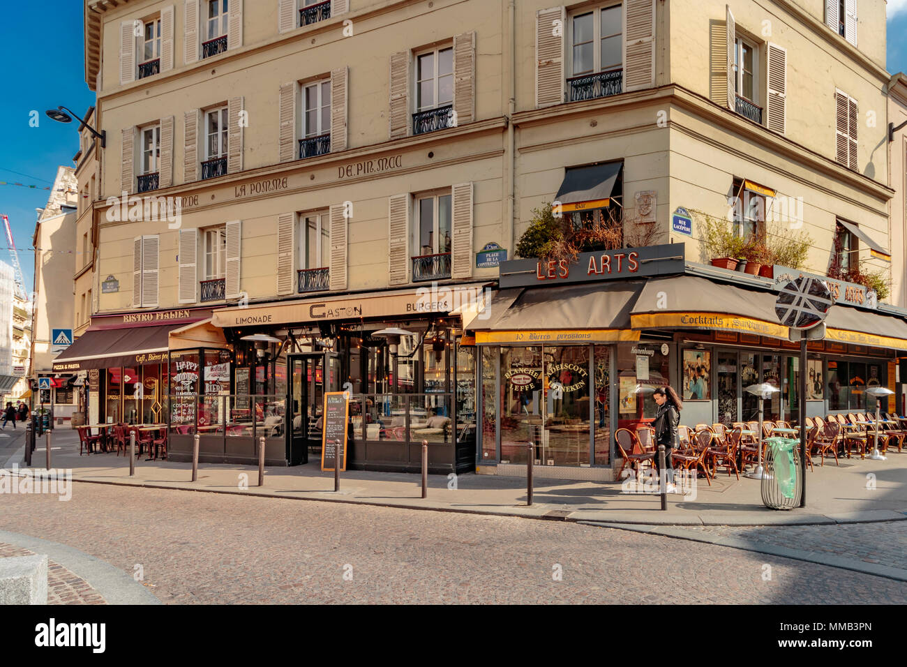 Restaurants und Cafés auf dem Place de la Contrescarpe, in der Nähe der Rue Mouffetard, Paris, Frankreich Stockfoto