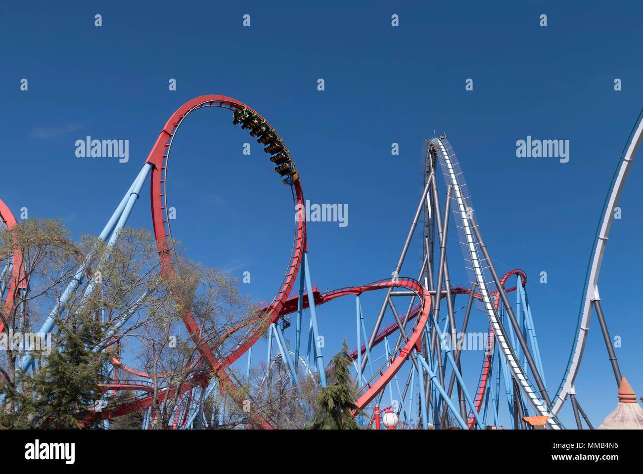 Shambhala und Dragon Khan Achterbahn in Port Aventura Welt, Spanien Stockfoto