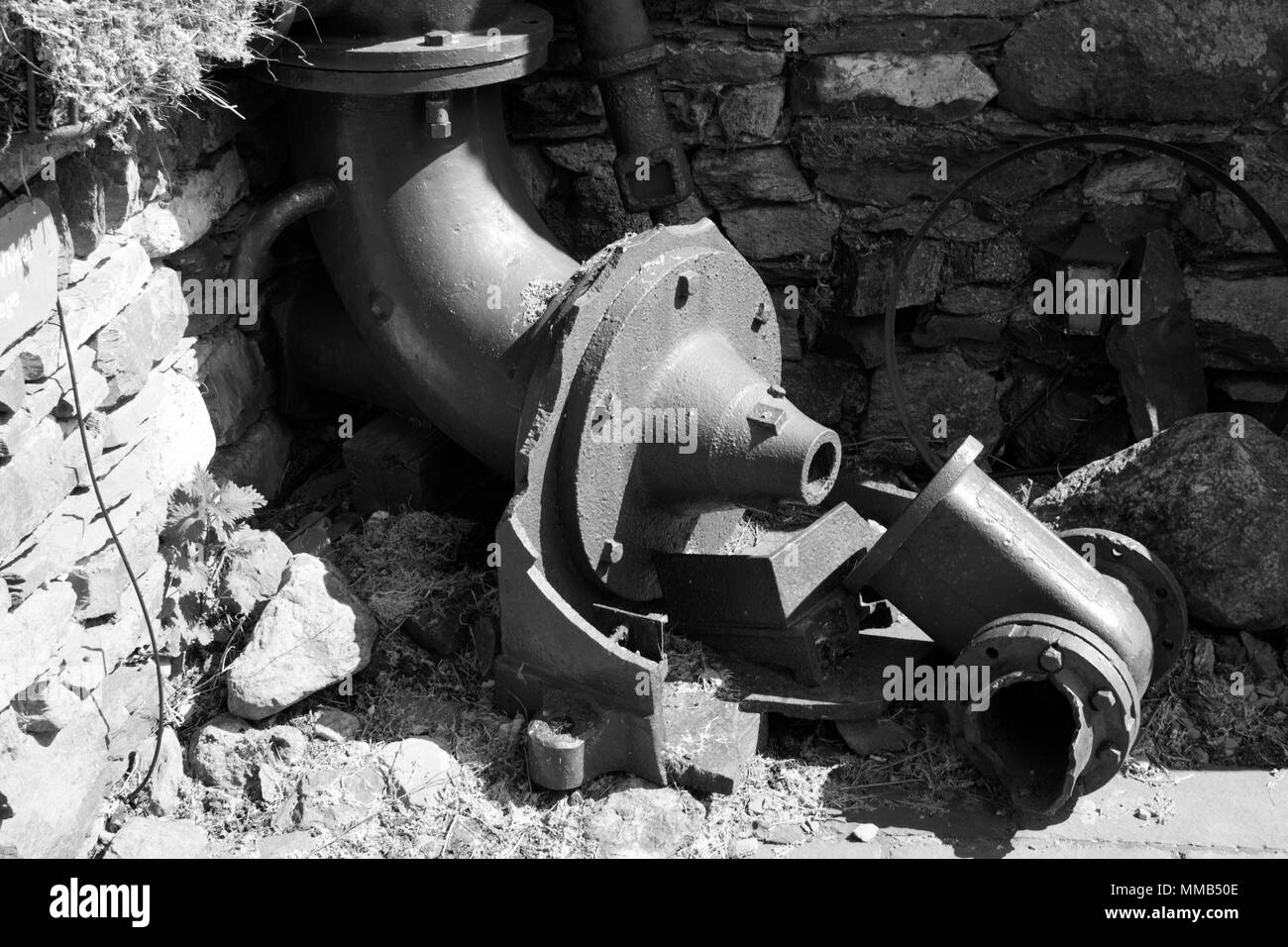 Schwarz-weiß Bild von meinen Maschinen von coppermines Tal, Cumbria, aboce Coniston Water. Stockfoto